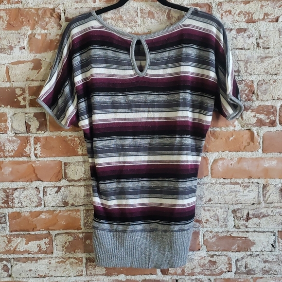 Short Sleeved Metallic Keyhole Back Sweater - Picture 8 of 9